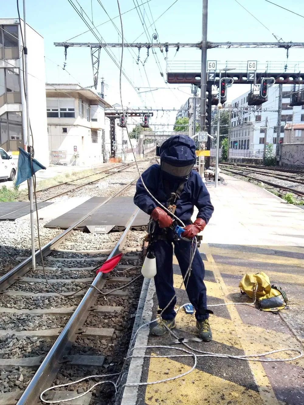 Cordiste travaux sur la voie ferrée